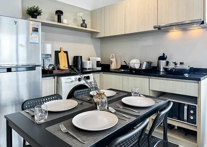 Apartment Contemporary High-rise 2br - Ultra Fast Wifi - Sathorn Bangkok